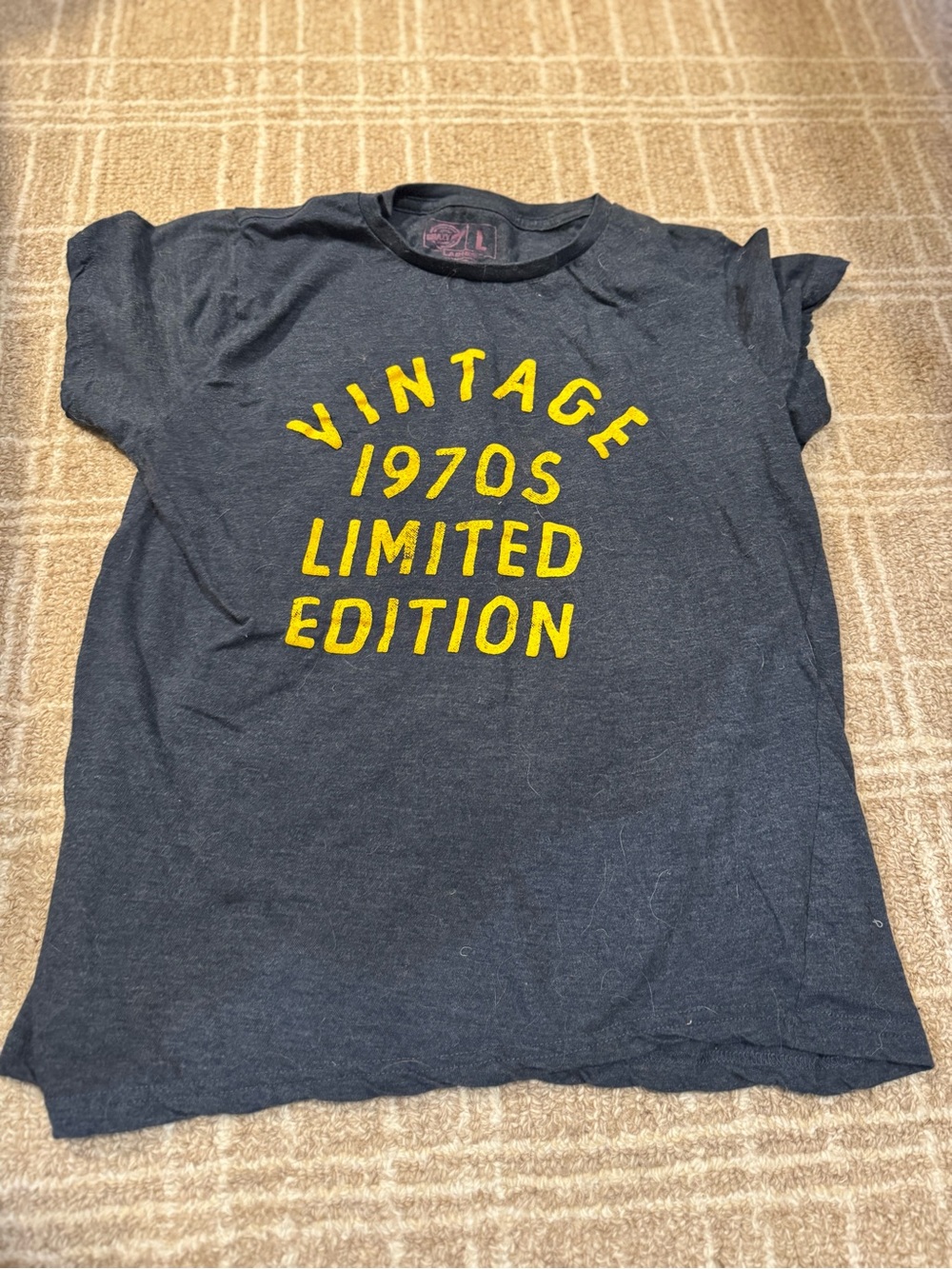 Vintage 1970s Limited Edition Graphic Tee - Navy & Yellow size large